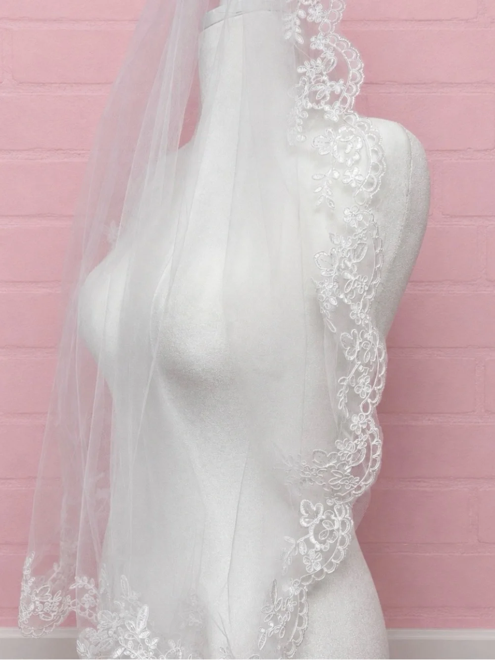Elegant Ivory Single Tier Wedding Veil